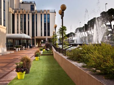 Hotel Leon D'oro Esterno Area Verde fontane