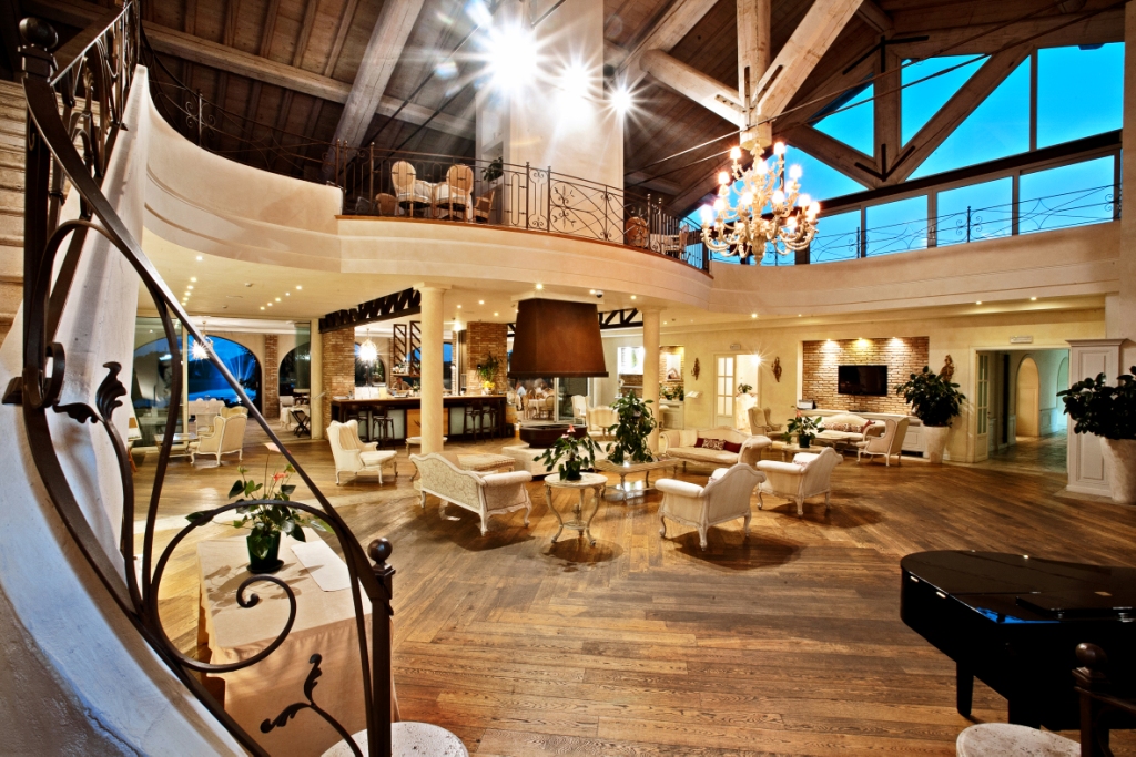 CLUB HOUSE CON CAMINO